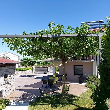Guesthouse Pri Mihelovih Sežana Extérieur photo