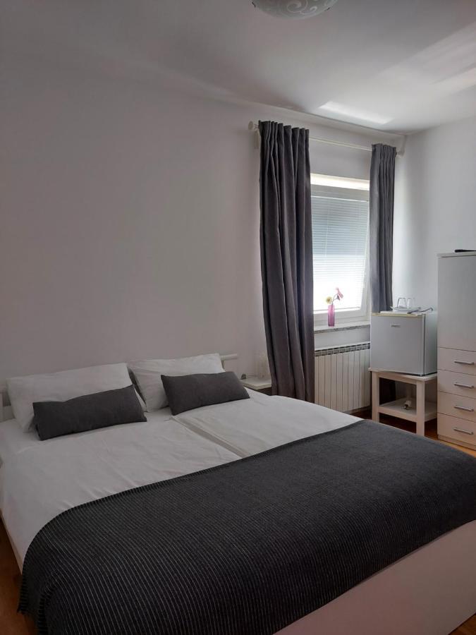 Guesthouse Pri Mihelovih Sežana Extérieur photo