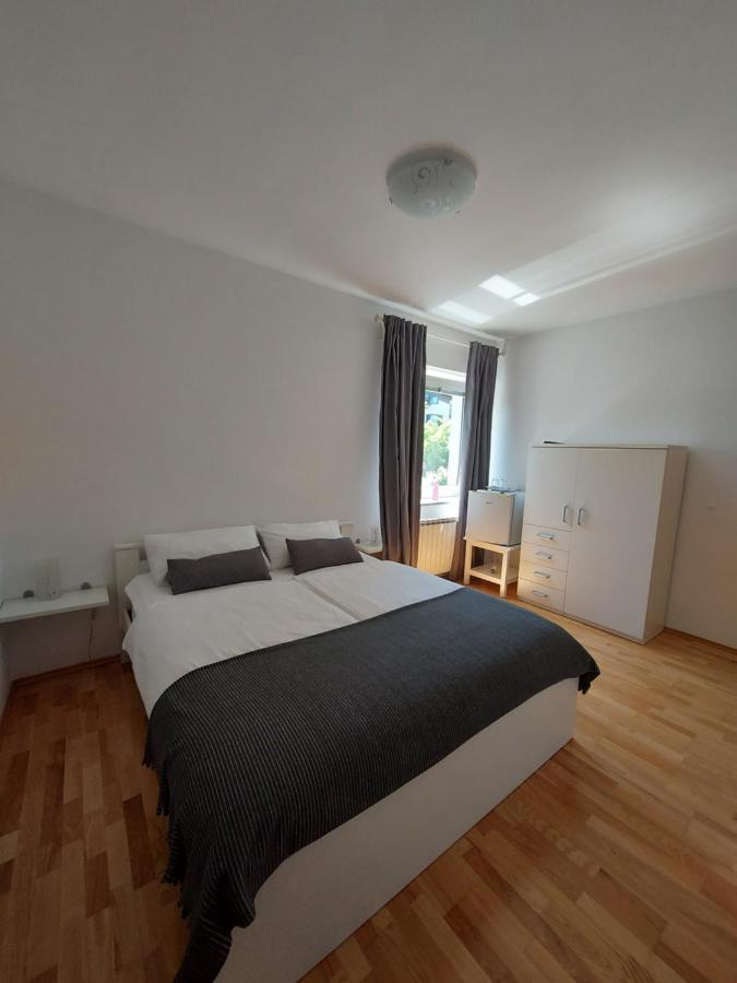 Guesthouse Pri Mihelovih Sežana Extérieur photo