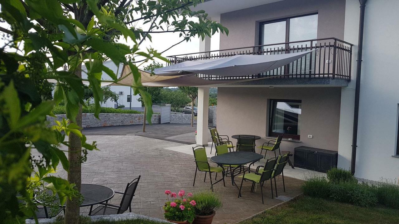 Guesthouse Pri Mihelovih Sežana Extérieur photo